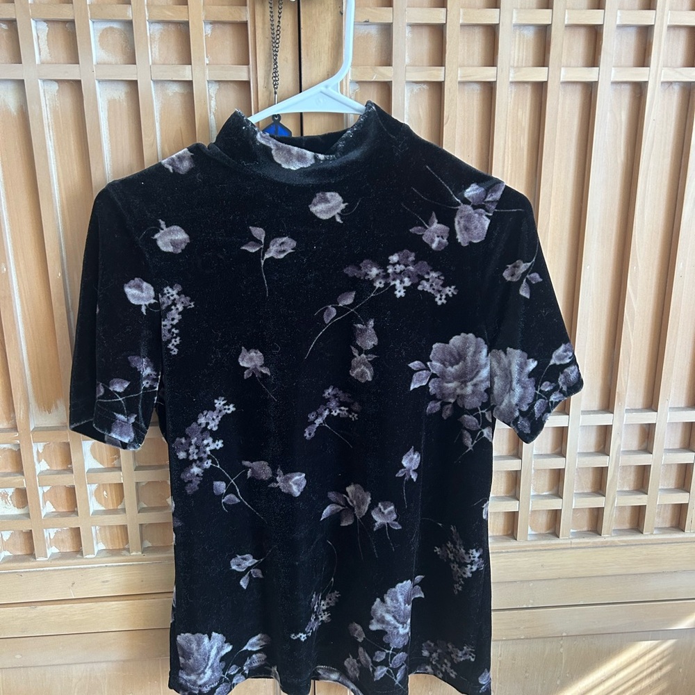 Chic Black Floral Velvet Blouse